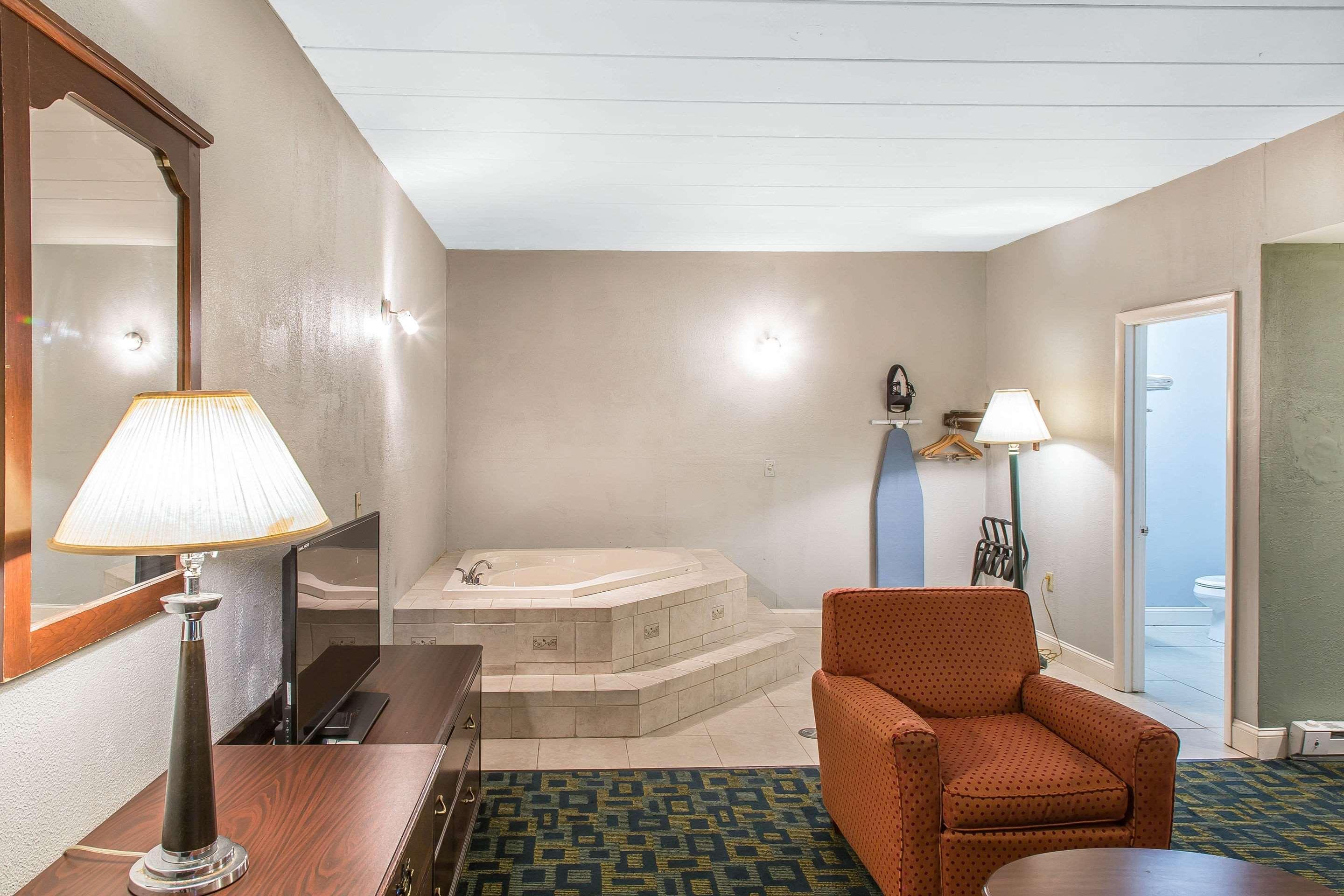 Econo Lodge Cranston - Providence Dış mekan fotoğraf